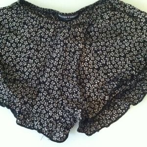 Brandy Melville vodi shorts