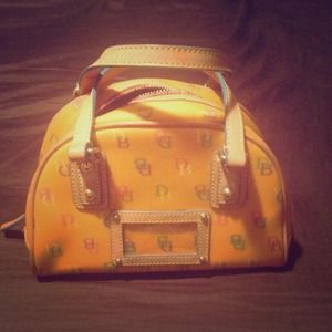 NWOT 💯% AUTHENTIC IT DOONEY & BOURKE HANDBAG