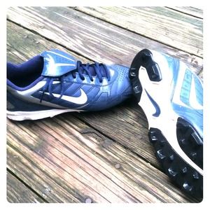 Baseball cleats