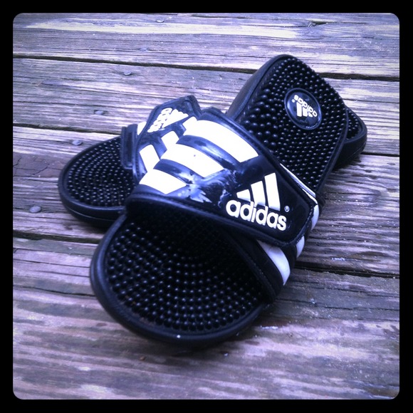 Athletic shoes