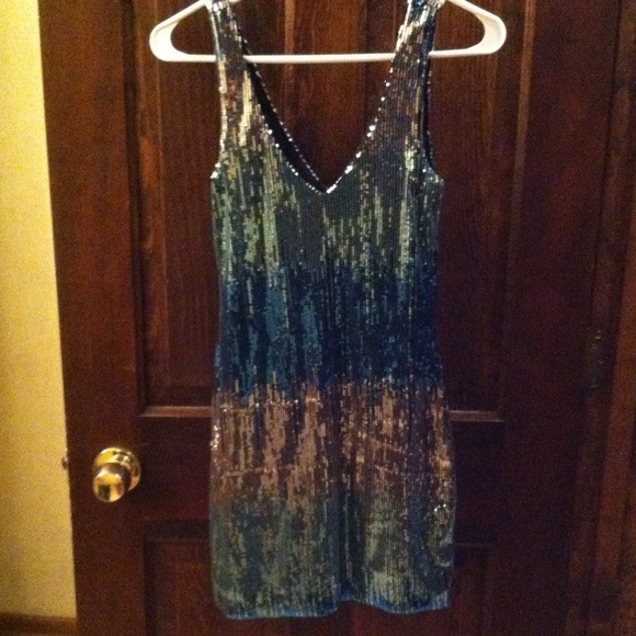 An ombré of Blue and silver sequins, kohls dress
