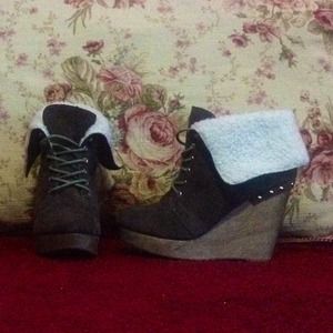 Naughty monkey snow heel boots!