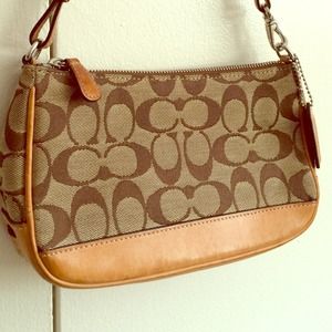 Signature Coach Demi Pouch