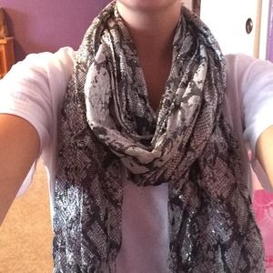 Black and silver scarf!