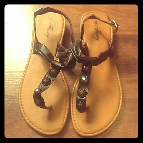 ?? Brown gladiator thong sandals ??