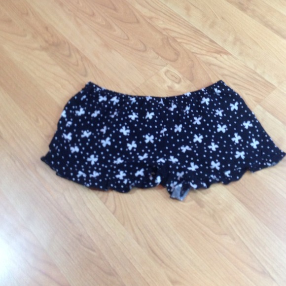 Short and loose bow and polkadot print shorts