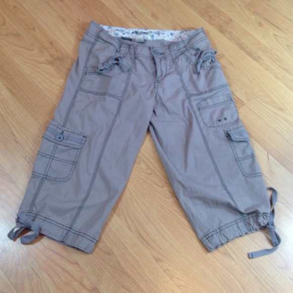 Knee length grey cargo pants