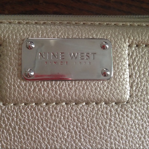 Gold Nine West wallet - Picture 2 of 4