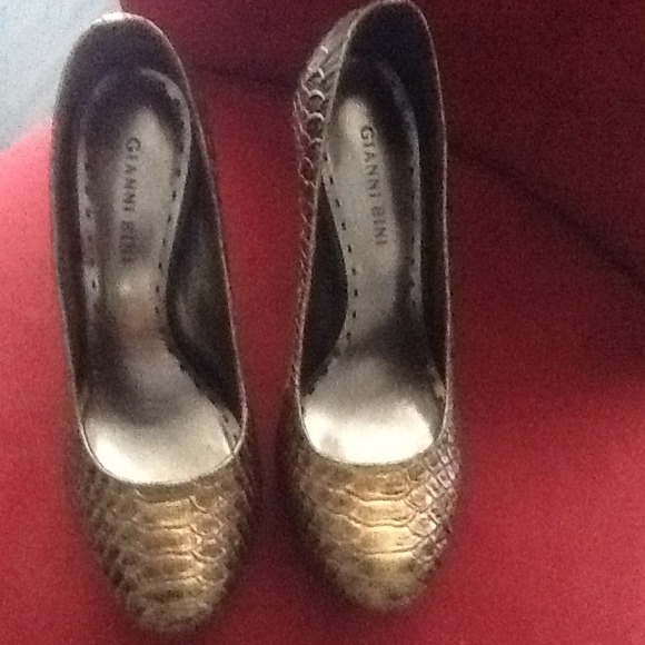 Gianni Bini Pumps
