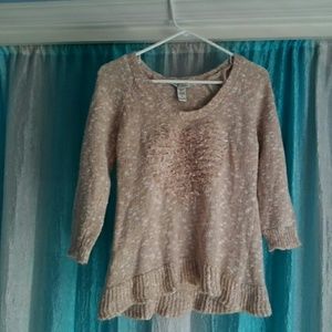 Quarter sleeve sweater