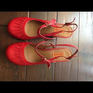 Miz Mooz Edith red women's shoes