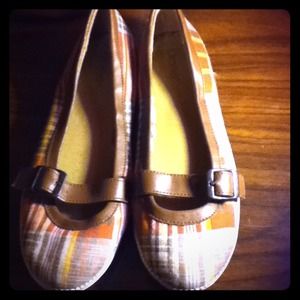 Plaid brown shoes with strap across