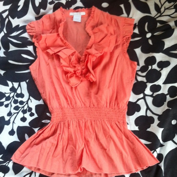 CUTE RUFFLE TOP - Picture 2 of 2