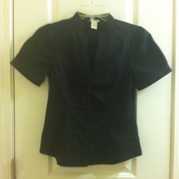 Black fitted short sleeved shirt