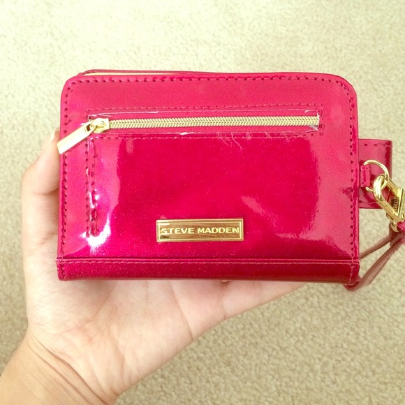 Steve Madden wristlet