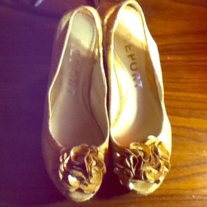 Gold sparkly wedged open toed sandals