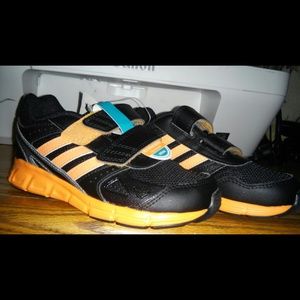 Adidas toddlers size 8 1/2