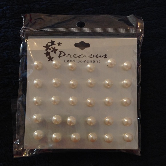 🌻15 PAIR PACK OF PEARLS