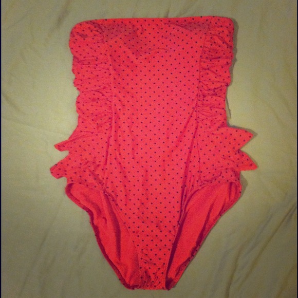 One piece bathing suit, strapless