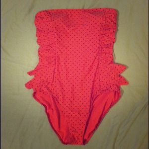 One piece bathing suit, strapless