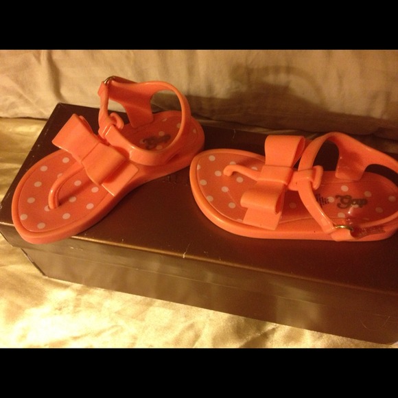BabyGap peach bowtie toddler sandals - Picture 2 of 4