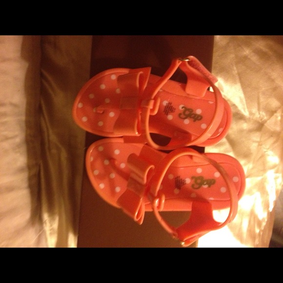 BabyGap peach bowtie toddler sandals - Picture 3 of 4