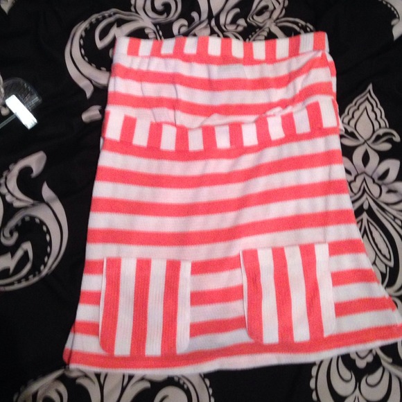 Strapless top. Orange and white stripes.
