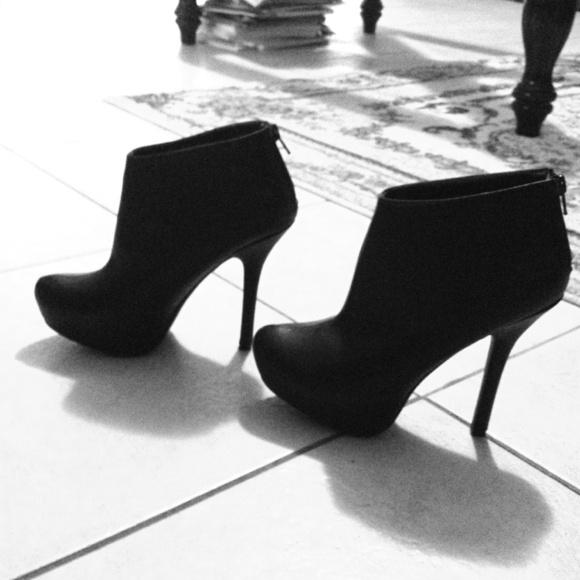 Forever 21 black booties