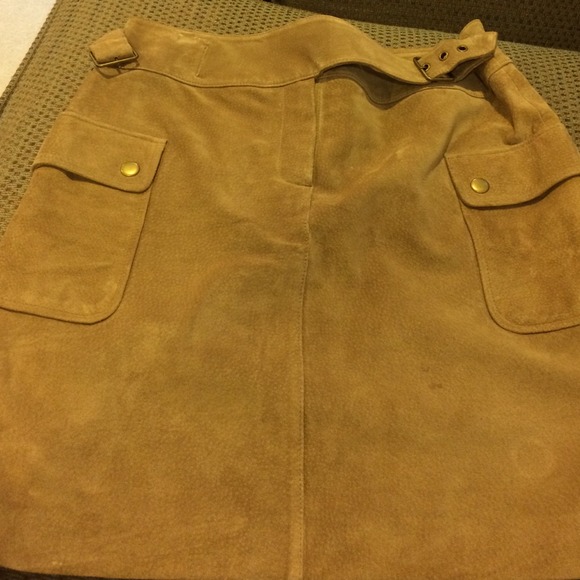 Ann Taylor leather suede skirt. Great condition. - Picture 1 of 2