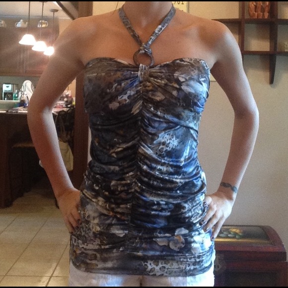 Strapless/halter top.