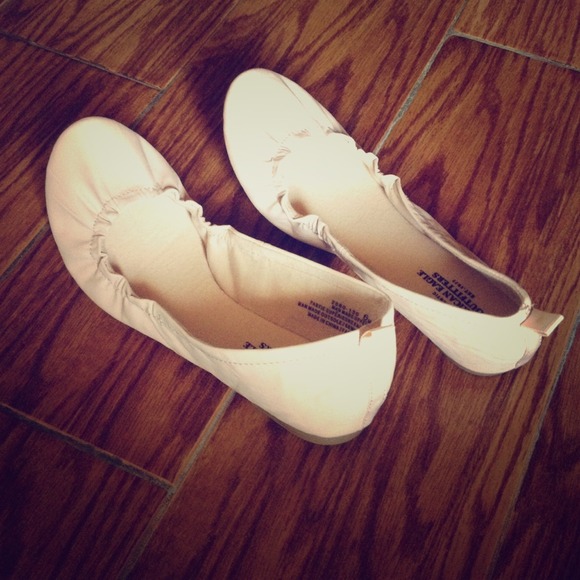 Light Pink American Eagle Flats, Size 6