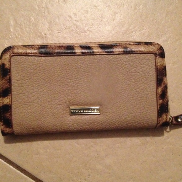 Steve Madden wallet