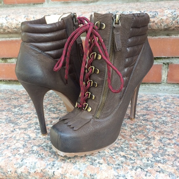 Boutique 9 Lace up boots.