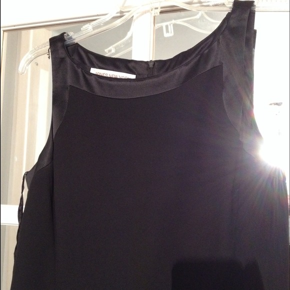☀Jones New York Black dress with satin detail $10
