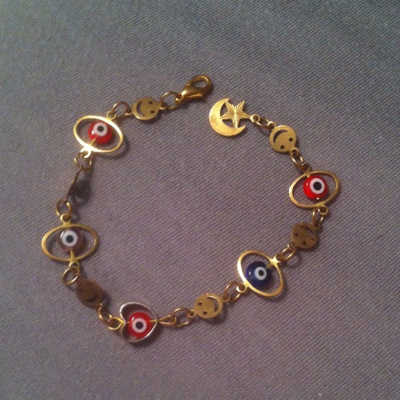 Gold evil eye bracelet. Can bundle.