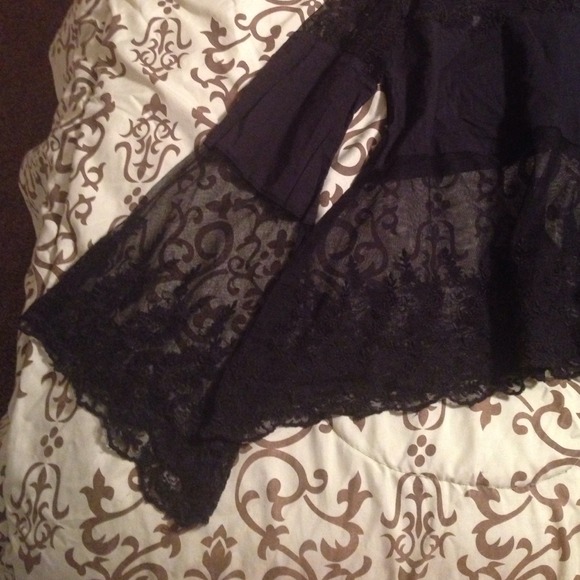 Free People laced bell sleeved top - Picture 2 of 3