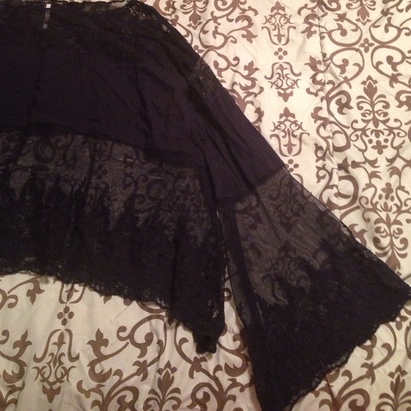 Free People laced bell sleeved top - Picture 3 of 3