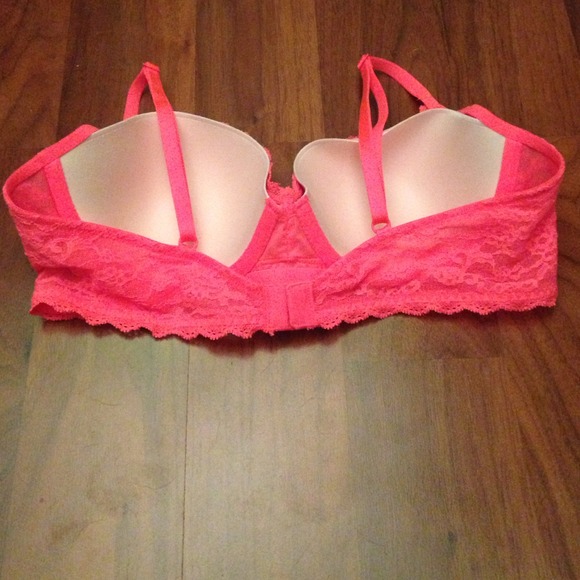 Bra from Victorias Secret - Picture 2 of 3