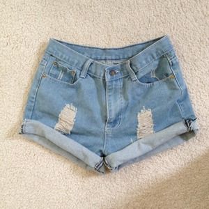 Highwaisted Distressed Cuffed Shorts Size 1/3