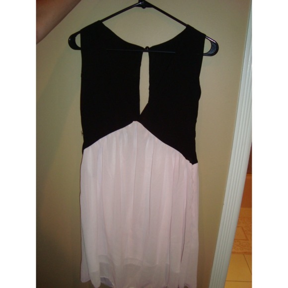 Pink and black dress - Picture 2 of 3