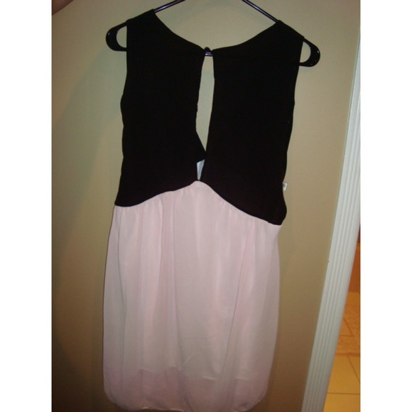 Pink and black dress - Picture 3 of 3