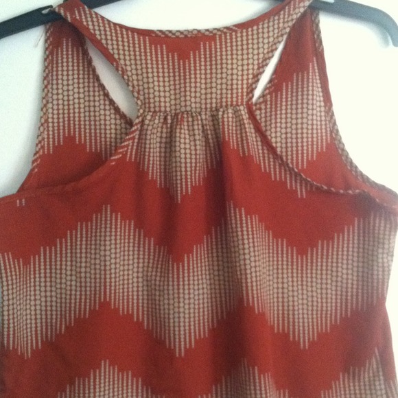 Orange printed sleeveless top - Picture 3 of 3