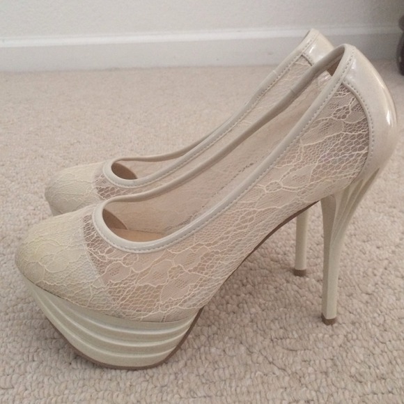 Penny loves Kenny Lace Heels