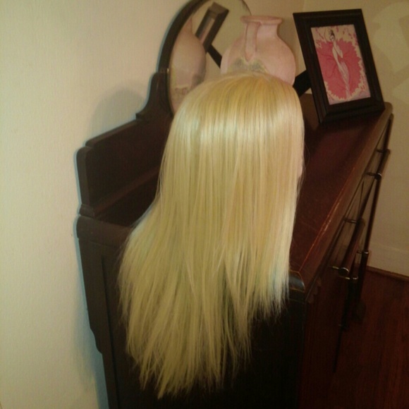 Lace front Platinum Blonde Wig - Picture 2 of 2