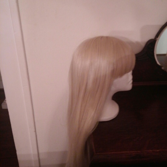 Platinum blonde lace front wig with bangs - Picture 2 of 2