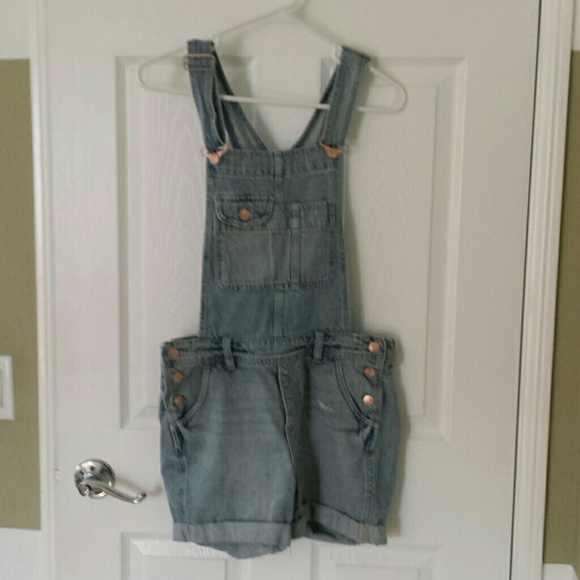 🚫 SOLD 🚫 H&M Dungarees/ Short Overalls