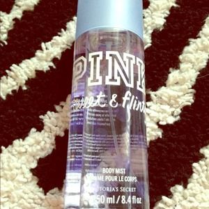 VS pink body mist