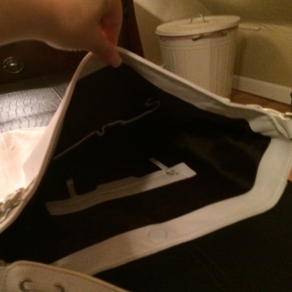 Kenneth Cole - Picture 2 of 4