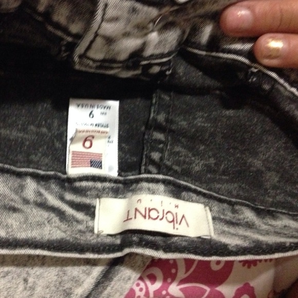 acid washed high waisted jeans. - Picture 2 of 3