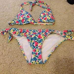 Cute floral bikini with slight padding!